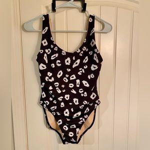 Onzie Flow High Leg One Piece Swimwear. SZ M/L. Black and white leopard print!